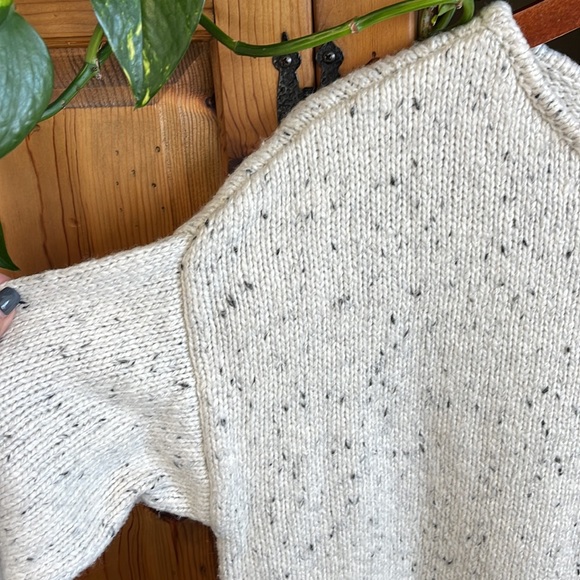 Ann Taylor long sleeve stretchy sweater - Picture 3 of 13